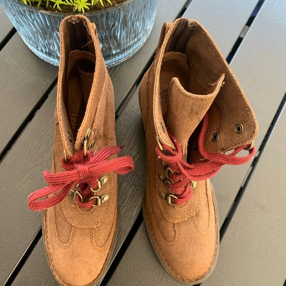 BORN leather handcrafted woman’s boots. Anti slip. Size 7. Full leather. - Picture 8 of 13